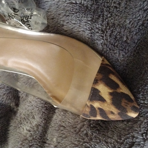 Shoes - Picture 3 of 4